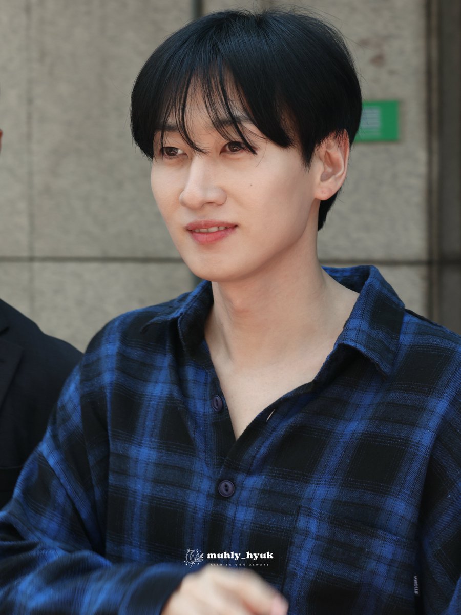 250711 뮤직뱅크 퇴근

#은혁 #EUNHYUK #銀赫 #ウニョク