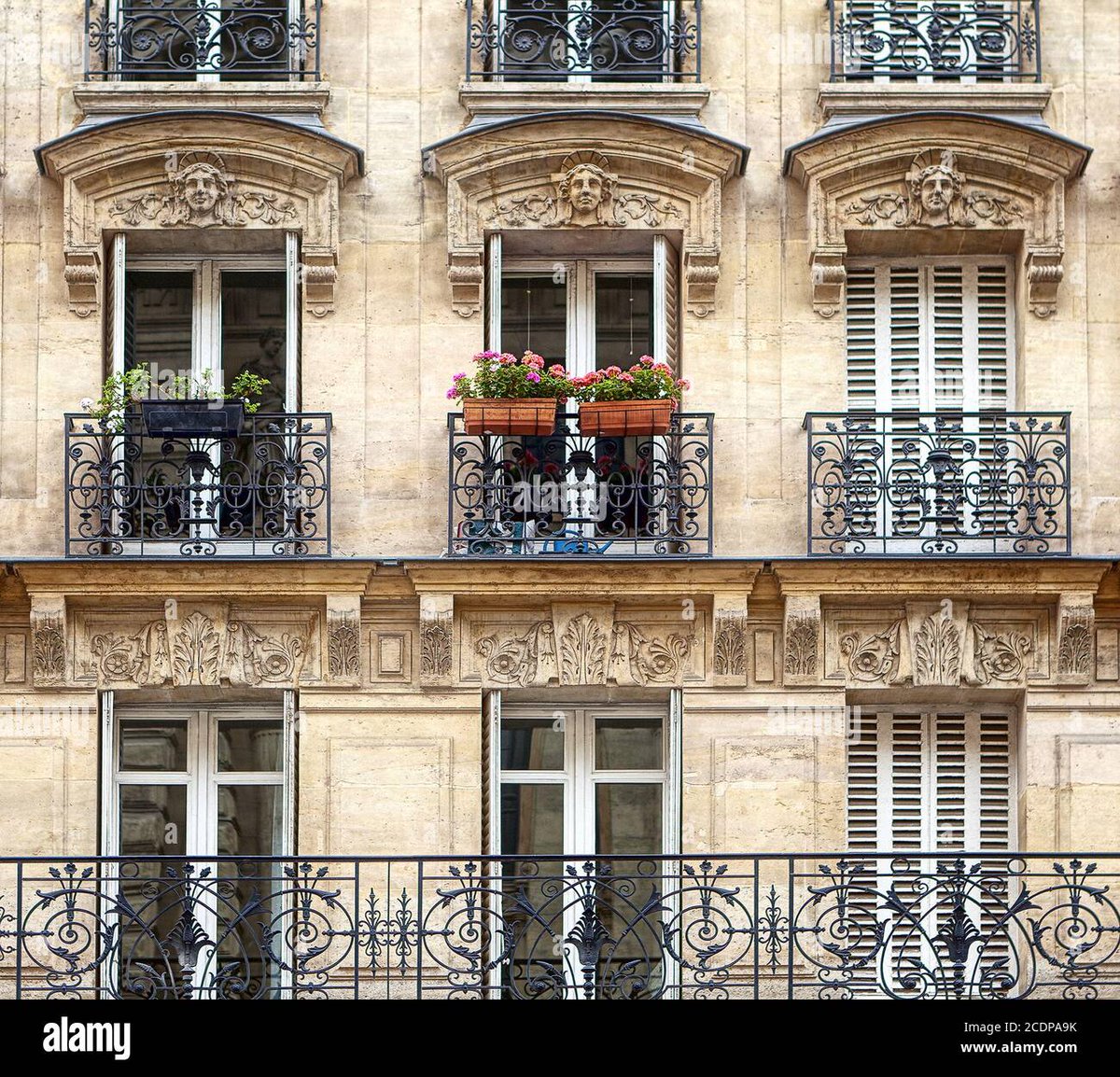 SarahJaneIffra's tweet image. #Gouttieres de balcon Paris 17e. Qu’on nous prenne pour des #cons n’est pas vraiment le problème,  c’est peut-être un doux stratagème,  une façon de nous dire qu’ils nous aiment... ?
 #BunHayMean
