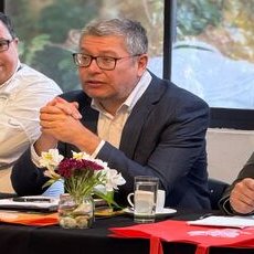 Temuco, capital de la Región de La Araucanía, se incorporó a la “Ruta Escénica Lagos y Volcanes”, programa estratégico de Corfo que busca consolidar esta ruta como un destino turístico nacional de aventura y naturaleza, sostenible, de nivel mundial. Ver en tinyurl.com/ymvmzvyn