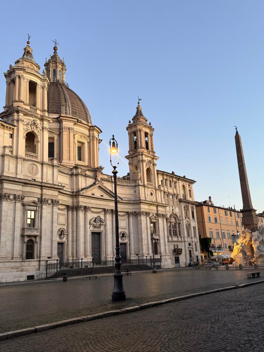 AE08230's tweet photo. Go out in Rome in the early morning and you will get
Cold air
Dead streets
Walk from the deep blue sky to the light blue dawn
#Italy
#Rome
#Pantheon
#Tourism
#TravelFragments https://t.co/DLym1IMJkJ
