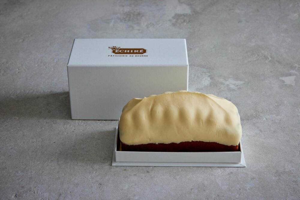 エシレ・パティスリー オ ブール“冷やしておいしい”レモンパウンドケーキ、コク深いバタークリーム乗せ - fashion-press.net/news/135907