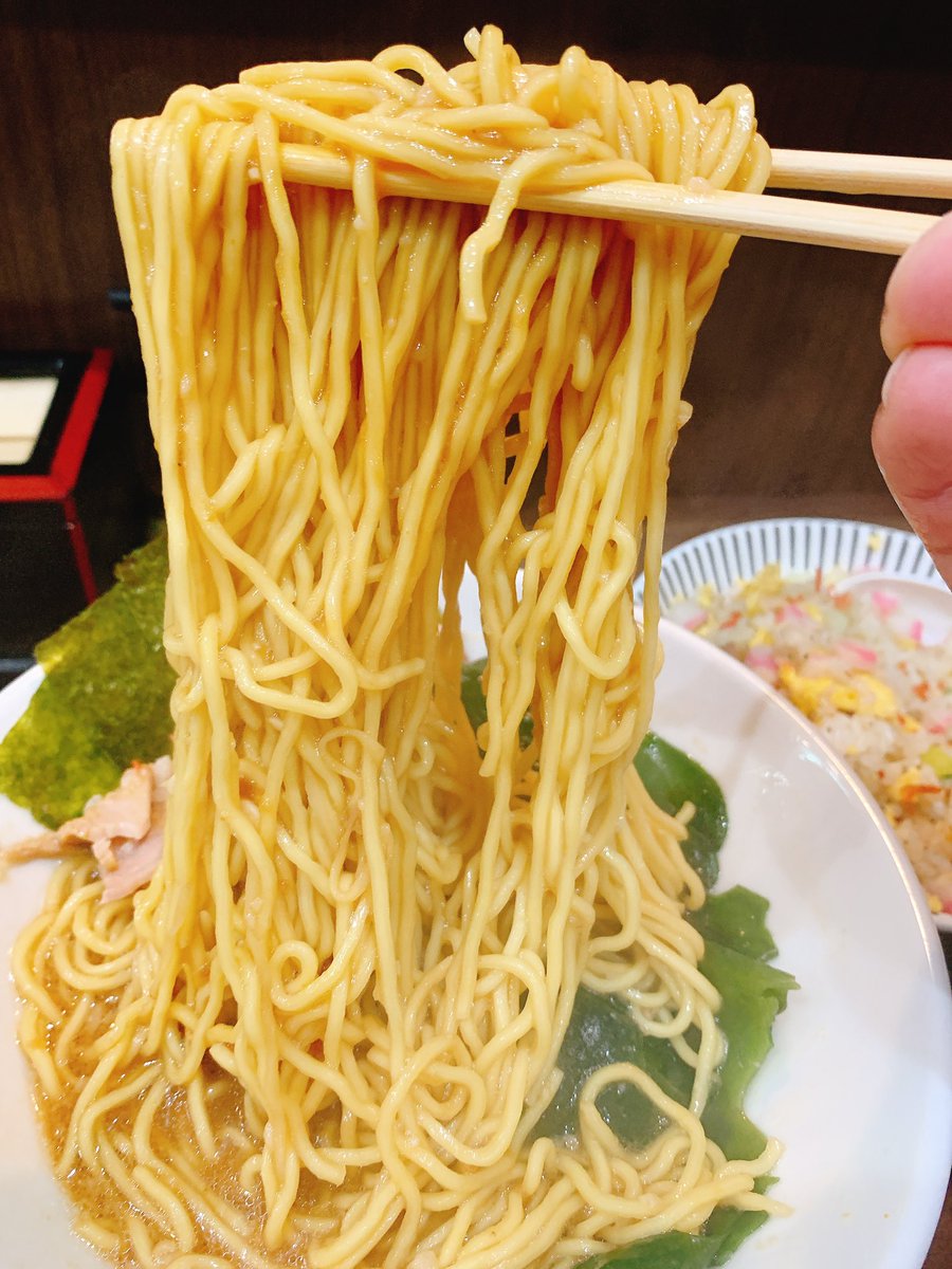 Q3_8686's tweet image. Noodle&amp;amp;Spice curry 今日の1番
#賄いウォッチ麺
#今日の1番
🍜今日1のラーショ味噌味
🍚炒飯
厨房の一部が完璧な炒飯システムに変身！
背脂の入ったスープが濃度、コクが爆上がりして麺によく絡みスープがきえてく！ホロホロチャーシューが肉の味がしっかりでバカうま！
そこにTHE炒飯のパラパラ文字数