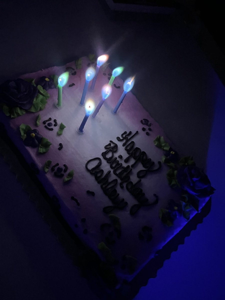 ashstro's tweet image. Matinee F1 showing 🏎️🍿♠️7️⃣✅
Birthday cake 🎂🎉✅
Celebrating with Mama Stro 💕🫶🏼✅
An all-around perfect birthday! 📽️🎞️☺️🎉🎂🥳🎈