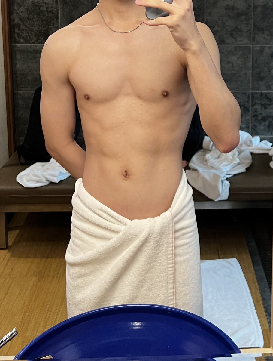 Steamy sauna in Japan. Towel dropped right after. 😈💦
You coming in or staying out? 😏