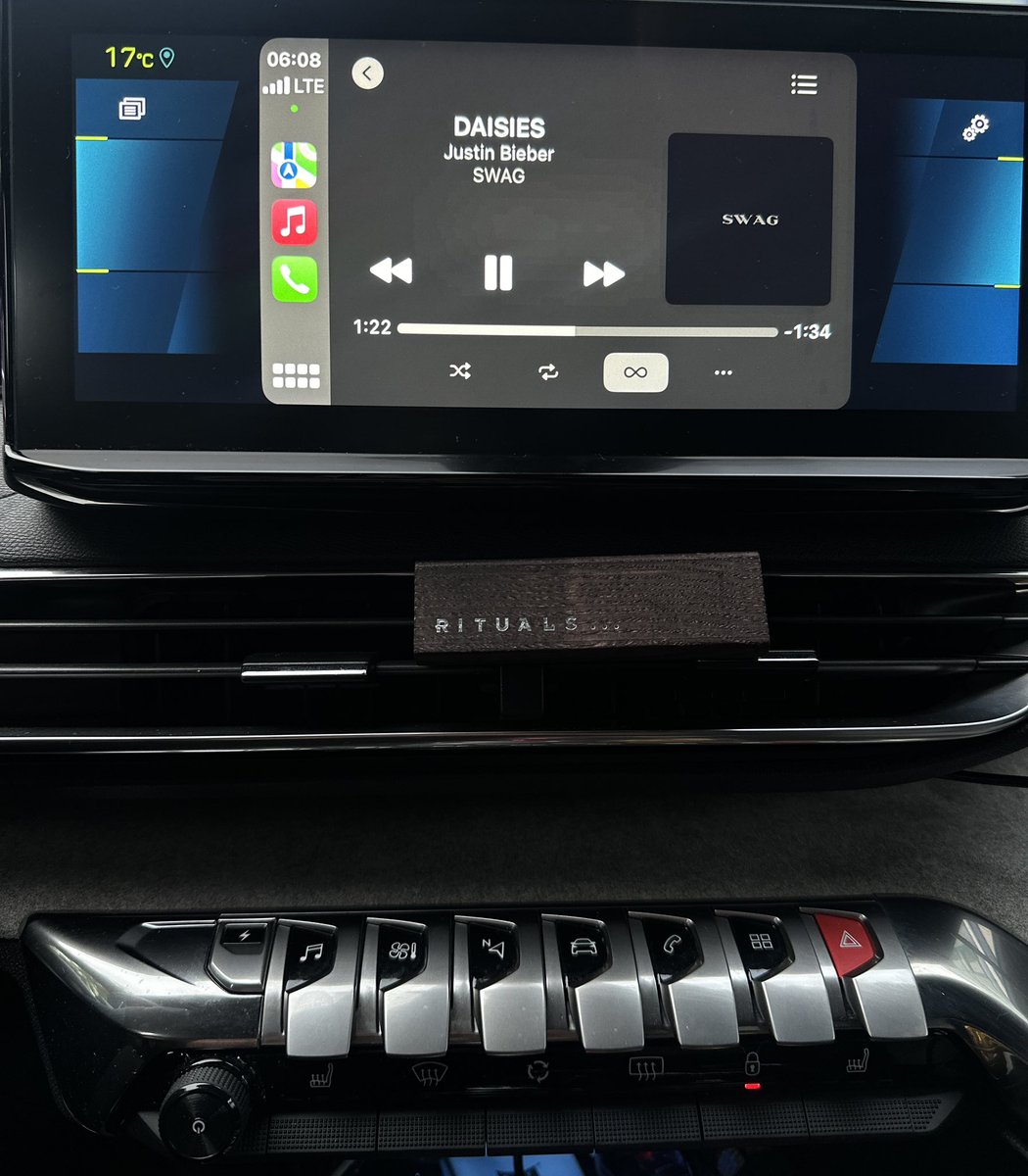 scottrauhls's tweet image. DAISIES MY FAV SO FAR #SWAG