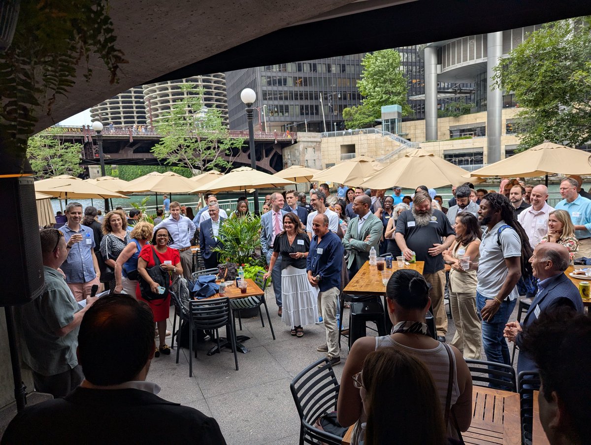 mike_cabonargi's tweet image. An exciting and fun night with the 47th Ward and 18th Ward Democrats at their receptions! So much great energy and wonderful people. Thanks for having me! @fightin47th @aldcurtis18