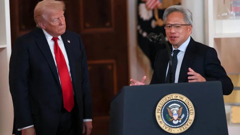 🧨Nvidia CEO Jensen Huang to Meet Trump at White House, Then Heads to China Amid Escalating Tech Tensions

Nvidia CEO Jensen Huang is set to visit the White House on July 10 for a high-level meeting with U.S. President Trump, according to people familiar with the matter. Huang