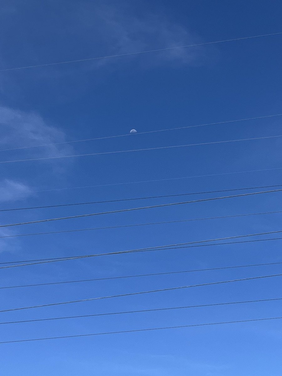 Para quien lo necesite: 

Hay magia en sentir rabia y no dañar, sentir tristeza y no huir, sentir miedo y no detenerse.