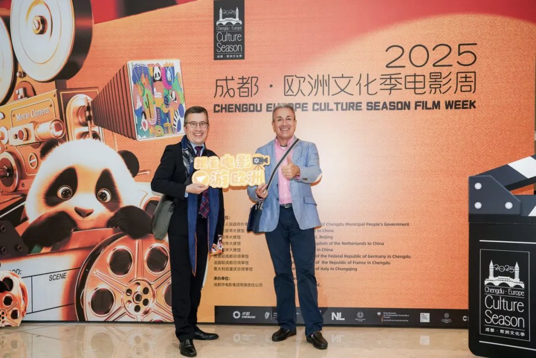 CD_Discovery's tweet photo. 🎞️The 2025 Chengdu Europe Film Week is sizzling! 800+ film lovers have gathered for a European film feast in Chengdu. Stories, documentaries, animations—all screens are lit!💫

#Chengdu #FilmWeek #ChengduEuropeCultureSeason #ChengduDiscovery @IrlEmbChina @ChinaEmbIreland
@ChinaEmbFinland @ChinaEmbNL @NLinChina @Chinaemb_Hellas @AmbassadeChine @France_en_Chine @ItalyinCQ @ItalyinChina