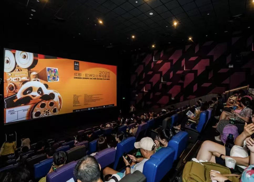 CD_Discovery's tweet photo. 🎞️The 2025 Chengdu Europe Film Week is sizzling! 800+ film lovers have gathered for a European film feast in Chengdu. Stories, documentaries, animations—all screens are lit!💫

#Chengdu #FilmWeek #ChengduEuropeCultureSeason #ChengduDiscovery @IrlEmbChina @ChinaEmbIreland
@ChinaEmbFinland @ChinaEmbNL @NLinChina @Chinaemb_Hellas @AmbassadeChine @France_en_Chine @ItalyinCQ @ItalyinChina
