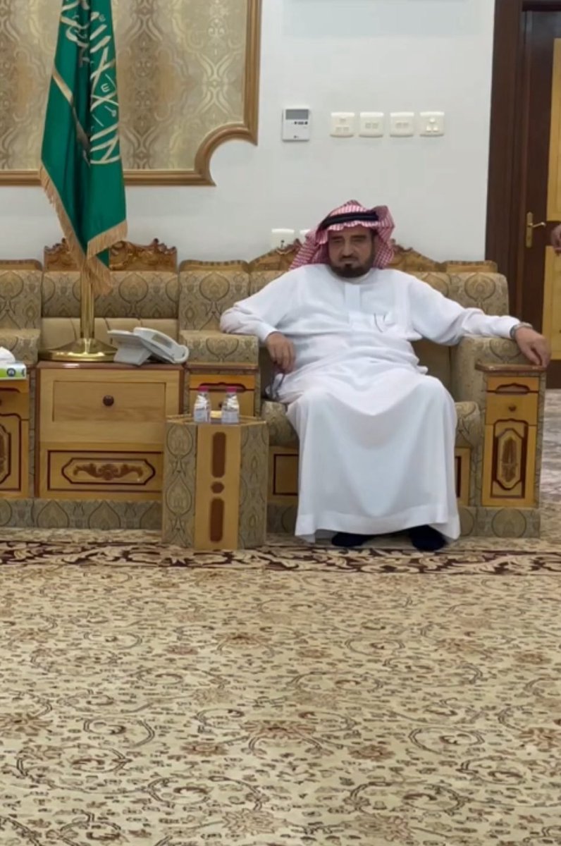 انتقل إلى الرفيق الأعلى فجر اليوم الجمعة الشيخ العلم محمّد بن زايد بن حسن بن سلطان العمريّ، من آل عليّان. رجل الشهامة والكرم والسخاء، وصاحب المواقف النبيلة في قبيلته، ومجتمعه.
اللهمّ اغفر له، وارحمه، وعافه، واعف عنه، وأكرم نزله، ووسّع مدخله، وارفع في الجنّة درجته مع النبيّ،