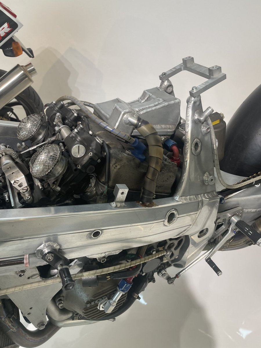takatyan_v_bike's tweet image. コレクションホールなう
好きなV4と耐久レーサーV4とトランポ