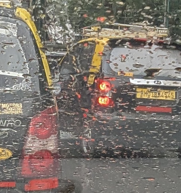 manojkamath's tweet photo. @MTPHereToHelp - Wrong lane driving  on service road in Chunabhatti is a nuisance and causes jam for motorists following lane discipline. Please take action 

MH02GJ1574
MH01BM4545 https://t.co/Y7zuAqiivQ