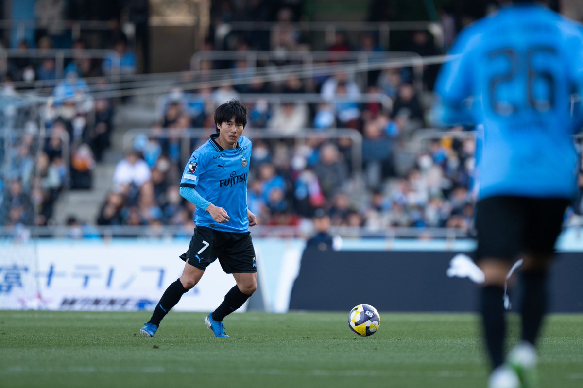 2023リーグ開幕戦の表紙は主将 橘田健人選手! FAN BOOKと同時