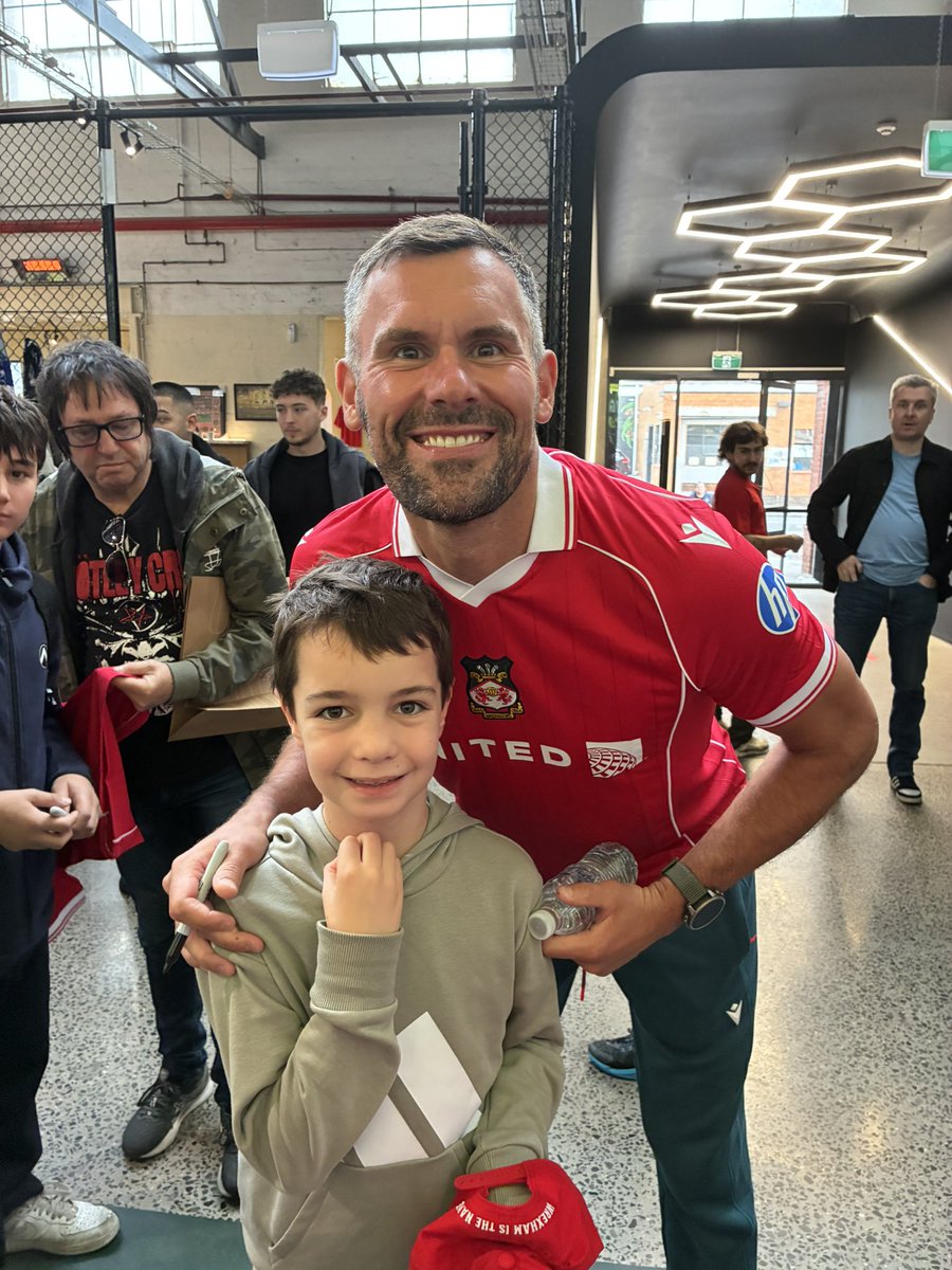 Neil Gray (@nrg51628) on Twitter photo Thanks so much to <a href="/BenFoster/">Ben Foster</a> for signing this young Goalies hat and stopping for a photo. Absolute gent <a href="/VancityReynolds/">Ryan Reynolds</a> <a href="/RMcElhenney/">Rob Mac</a> <a href="/Wrexham_AFC/">Wrexham AFC</a> Thanks so much to <a href="/BenFoster/">Ben Foster</a> for signing this young Goalies hat and stopping for a photo. Absolute gent <a href="/VancityReynolds/">Ryan Reynolds</a> <a href="/RMcElhenney/">Rob Mac</a> <a href="/Wrexham_AFC/">Wrexham AFC</a>