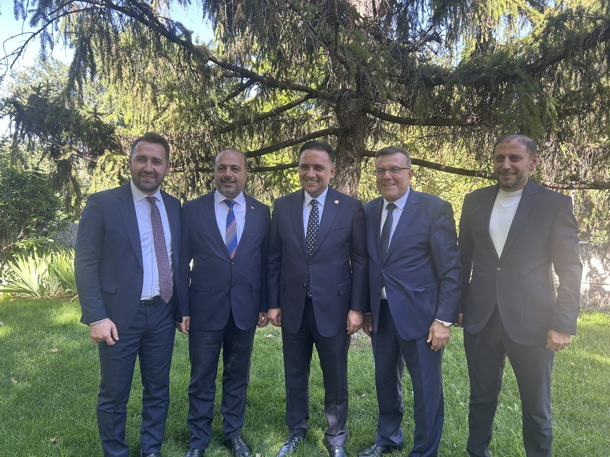 İl Başkanımız Sayın Süleyman Turgut ve il yönetimindeki kıymetli dava arkadaşlarımızla birlikte, Gazi Meclisimizde Manisamız için gece gündüz demeden çalışan Milletvekillerimiz AK Parti Grup Başkanvekilimiz Sayın Bahadır Yenişehirlioğlu’nu, Milletvekilimiz Sayın Murat Baybatur ve