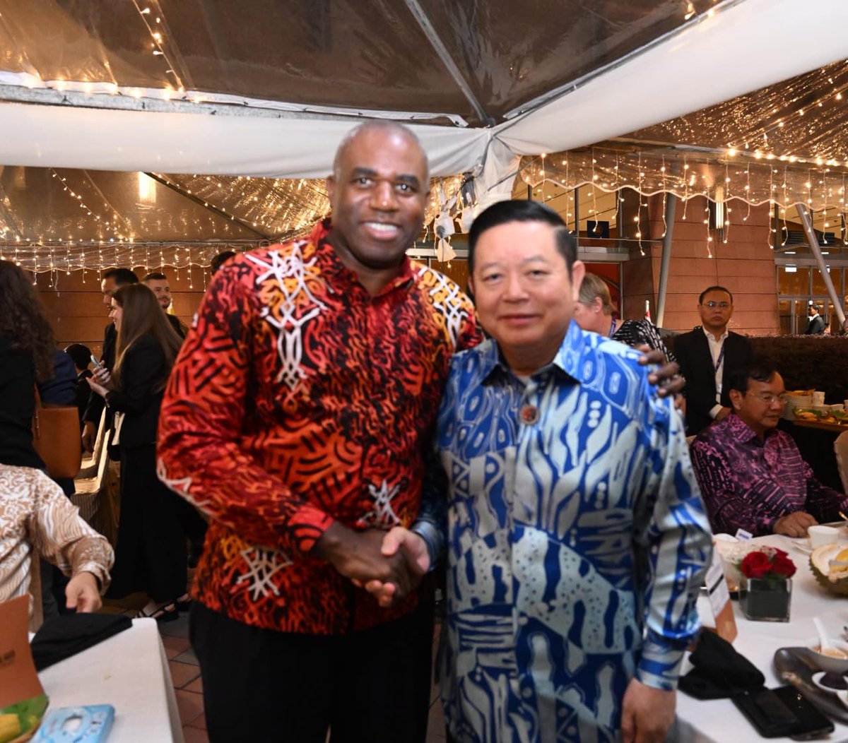 ukmissionasean's tweet image. 🇬🇧Foreign Secretary @DavidLammy met ASEAN SecGen @hourn_kao at the @ASEAN Foreign Ministers’ Meeting.
The UK is deepening ties with ASEAN as we approach 5 years as a Dialogue Partner in 2026, driving growth, tackling climate change, & strengthening people-to-people connections.