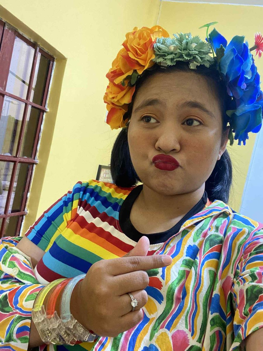 Yujin:                                 Me na kinikilig: