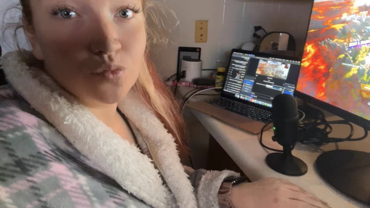 SlayerNHeels's tweet image. A late night ranked apex stream. I’m cold can’t you tell?
twitch.tv/slayer_in_heels
