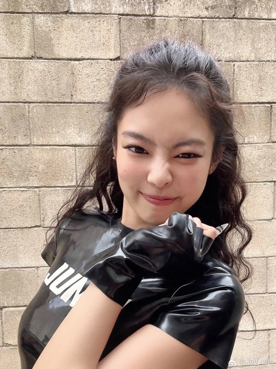 AWW JENNIE