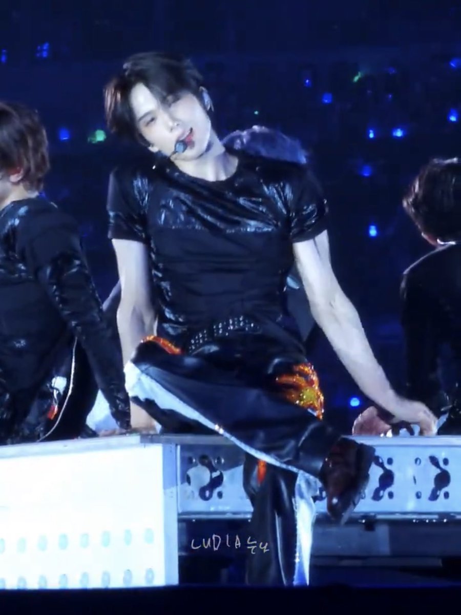 หรือจีซองหลุดมาจากโลกมันฮวาจริงวะ ชั้นไม่เชื่อว่าจะมีคนหน้าตาแบบนี้อยู่บนโลกจริงๆ