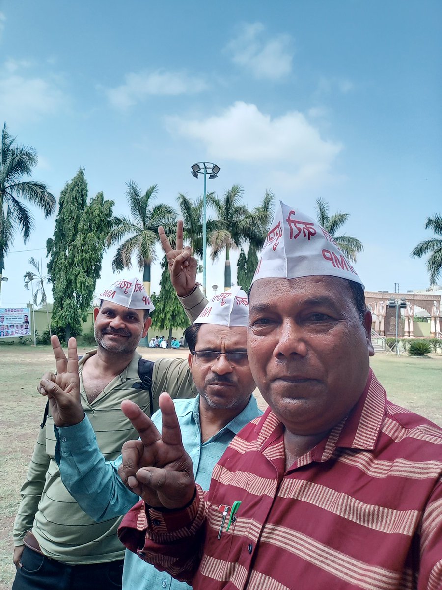 SuryawaSingh's tweet photo. न ले इम्तिहान हमारे सब्र का
हम हवाओं का रुख बदलने में माहिर हैं।
न कोई मजबूरी न कोई लाचारी
बड़े आंदोलन की करलो तैयारी।
#OPS
#OPS_लागू_करो
#OPSisOurRight
#restore_ops
#OPSisOurRight
#no_nps_no_ups_we_want_ops
@PMOIndia @narendramodi
@nsitharaman @nsitharamanoffc
@BBCHindi https://t.co/I73hykMoGg