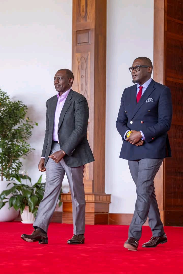 MediaPozze's tweet photo. Tutam kila saa 
@SakajaJohnson @WilliamsRuto 

WARNING_JAPAN incoming nairobi governor #WeAreAllKenyans#MCRLiveInKL https://t.co/G7lJBSIHYm