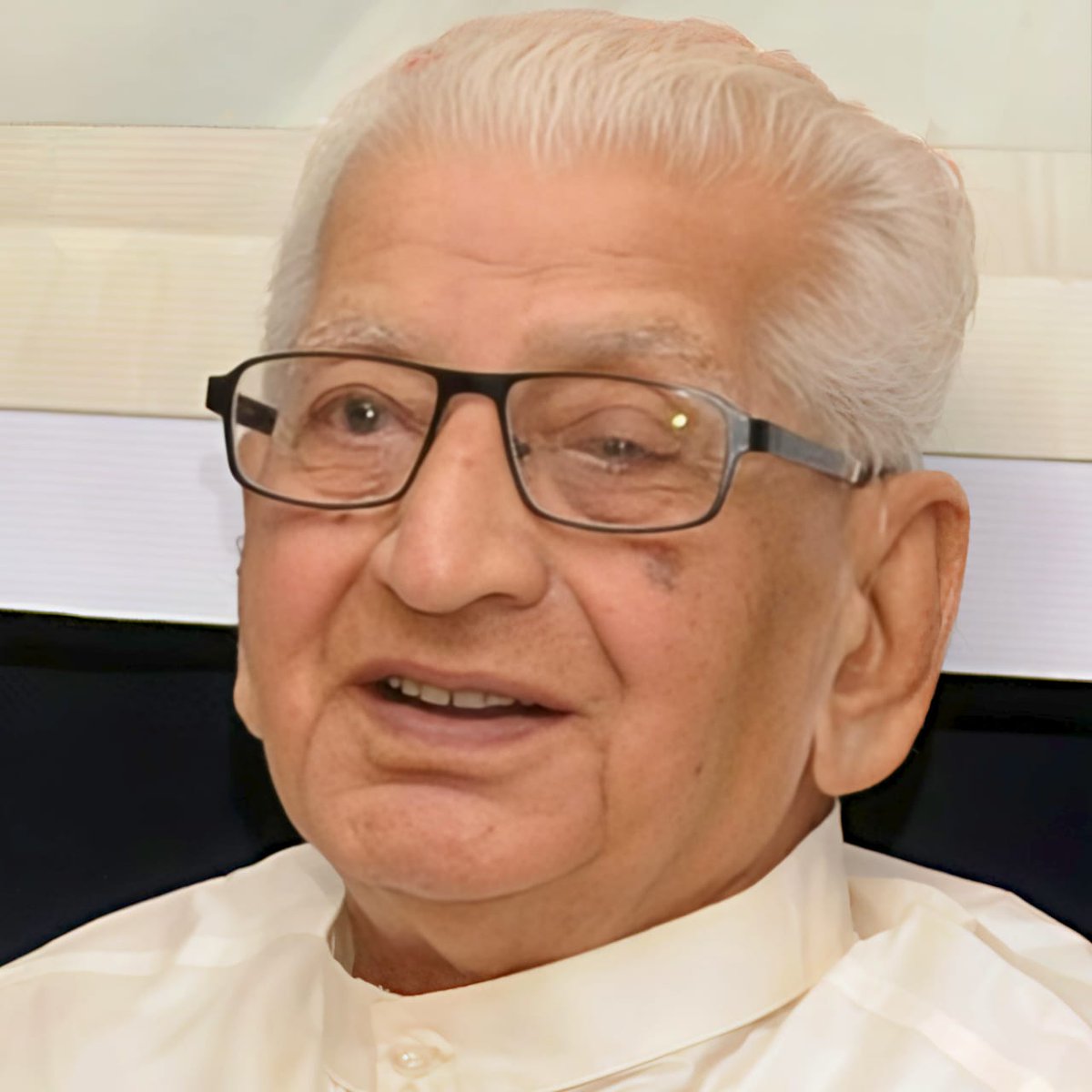 ಹಿರಿಯ ರಾಜಕಾರಣಿ, ವಿಧಾನ ಪರಿಷತ್ತಿನ ಮಾಜಿ ಸಭಾಪತಿಗಳು, ಅಖಿಲ ಭಾರತ ವೀರಶೈವ ಮಹಾಸಭಾ ರಾಜ್ಯ ಘಟಕದ ಮಾಜಿ ಅಧ್ಯಕ್ಷರೂ ಆದ ಶ್ರೀ ಎನ್.ತಿಪ್ಪಣ್ಣರವರು ವಿಧಿವಶರಾದ ಸುದ್ದಿ ಕೇಳಿ ಅತೀವ ದುಃಖವಾಗಿದೆ. 

ನಾಲ್ಕು ಬಾರಿ ವಿಧಾನ ಪರಿಷತ್‌ ಸದಸ್ಯರಾಗಿ, ವಿರೋಧ ಪಕ್ಷದ ಉಪನಾಯಕರಾಗಿ, ಸಭಾಪತಿಯಾಗಿ ಕೆಲಸ ಮಾಡಿದ್ದ ಶ್ರೀ ತಿಪ್ಪಣ್ಣನವರನ್ನು ಹತ್ತಿರದಿಂದ