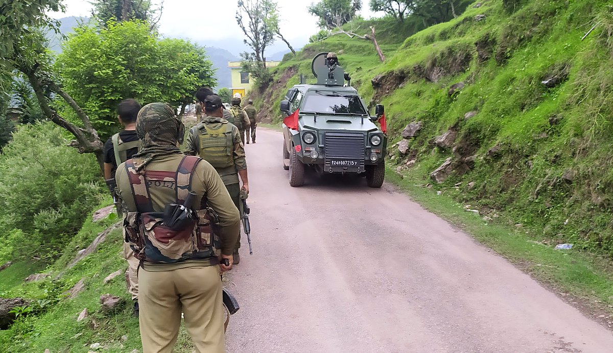 Mahindra Marksman Armoured Vehicle in service with the Counter Insurgency Force (CIF) Romeo - Rashtriya Rifles - Indian Army.

Note: Photos via Google Search, Enhanced &amp; Credits mentioned in the ALT Text