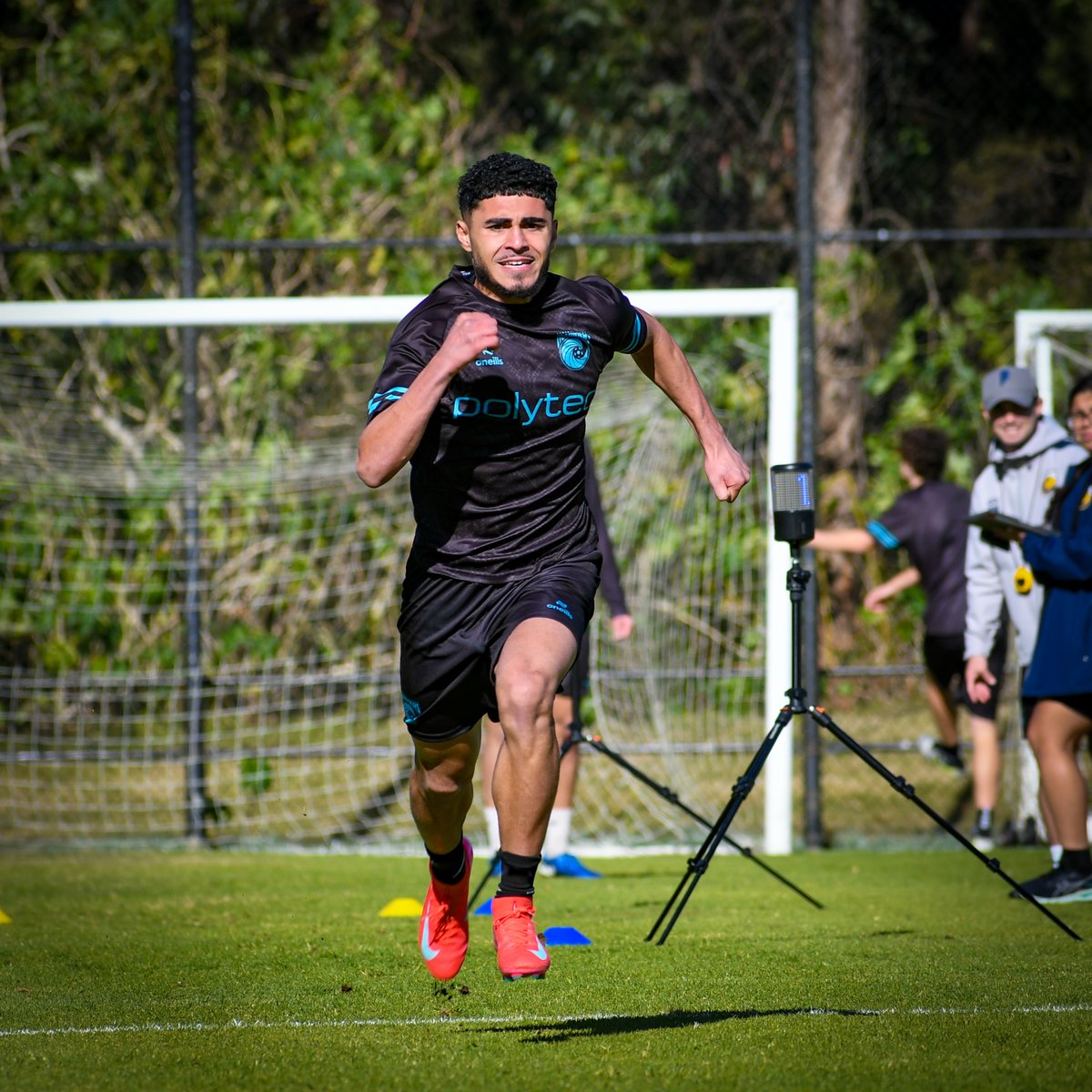 CCMariners's tweet image. ⚡️ Officially the 𝙛𝙖𝙨𝙩𝙚𝙨𝙩 player at the Mariners!
Abdul clocked an impressive 4.9s in the 40m sprint test, which equates to a speed of almost 35km/h! 💨
His score is comparable to speeds previously recorded by the likes of Marcus Rashford and Kyle Walker! 👀
#CCMFC