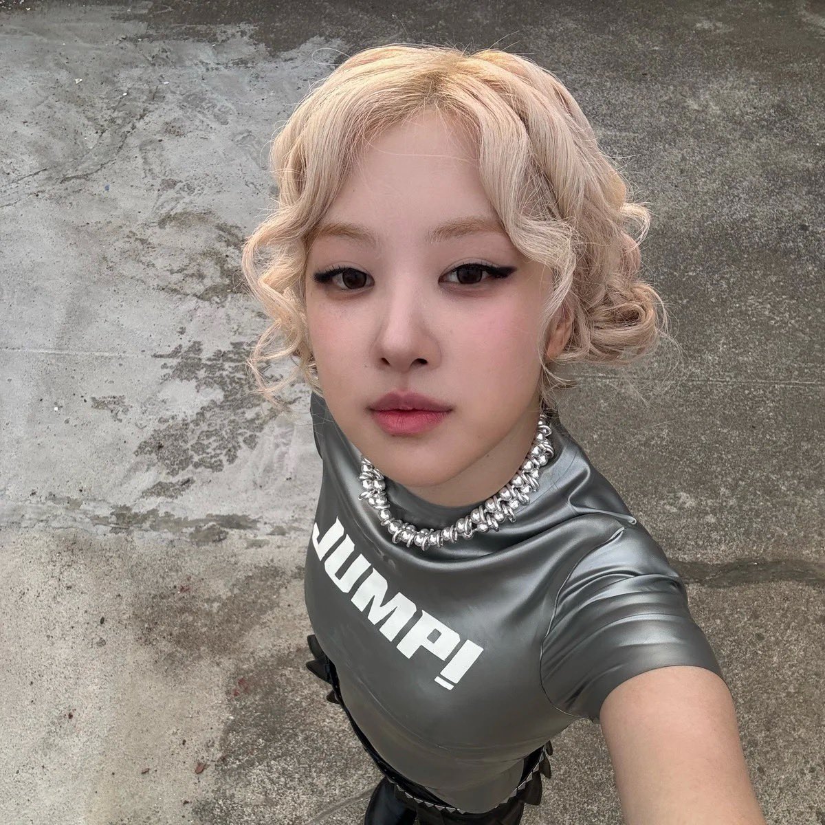 ROSÉ for QQMusic

JUMP OUT NOW 
#BLACKPINK_JUMP #ROSÉ #로제