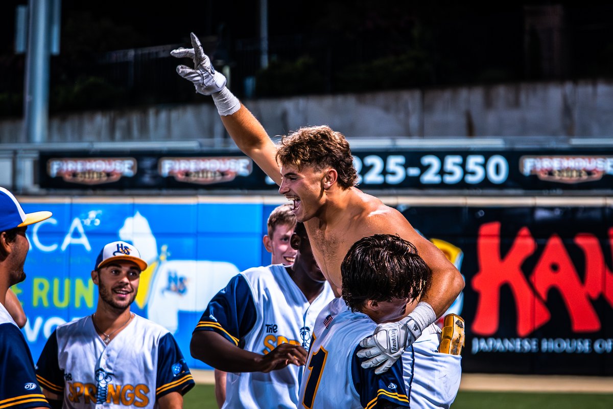 HSSalamanders's tweet photo. Walk off frames 📸 (ft. your @UNCHealthRex POTG - @tj_sunderhaus!)

#MandersNation https://t.co/El2y1sf04y