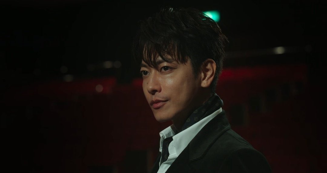 The scene location changing to a theatre, reina thinking she won, mia signaling wateru that her plan was successful, wateru watching the showdown as a spectator knowing well that misa just won THIS WAS CINEMA 

#MarryMyHusband #MarryMyHusbandJAPAN