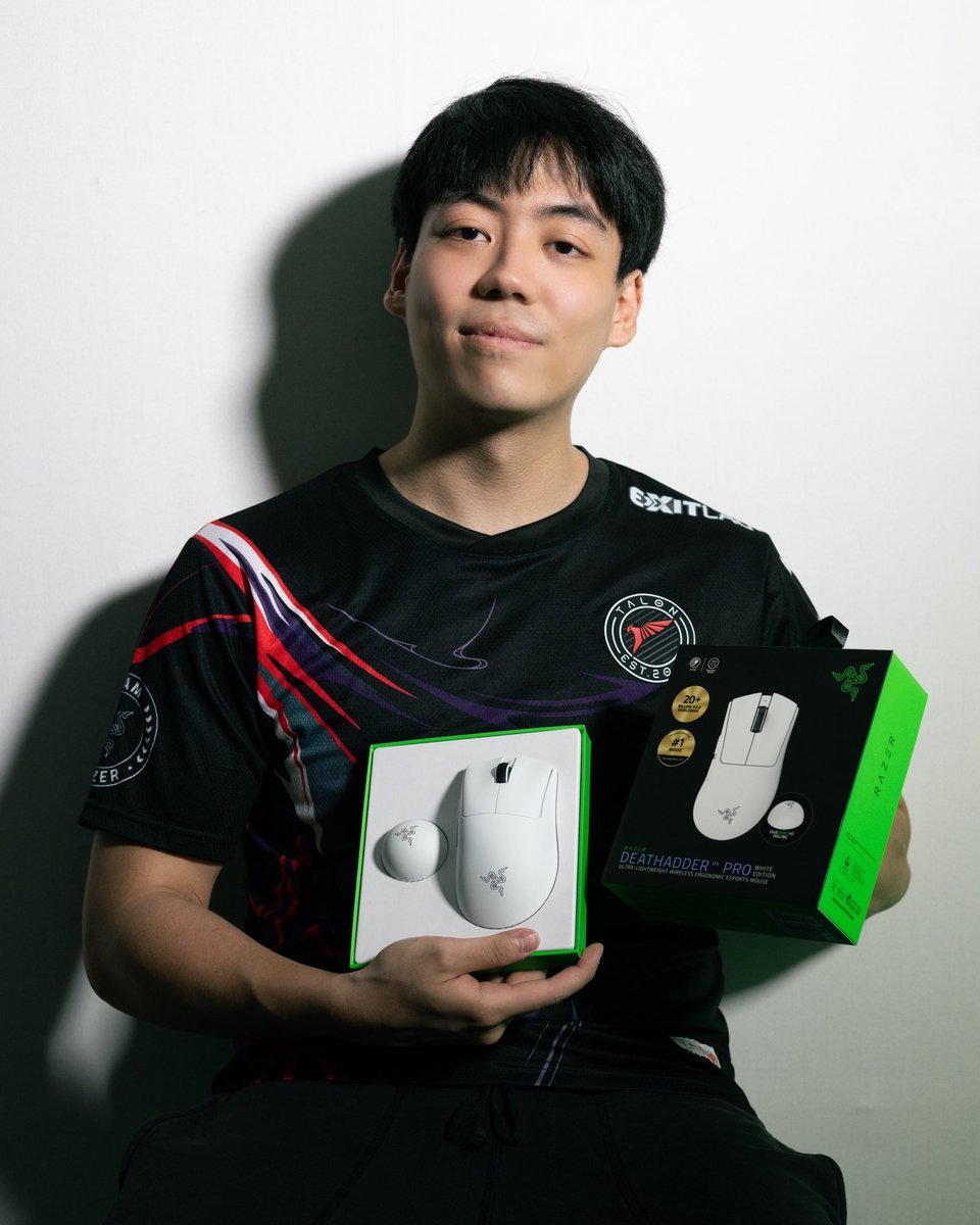 Crws_vlrt's tweet photo. The shape you know.
The tech you’ve never seen.
🖱️ 56g light weight
 ⚡ 0.3ms response
 🔋 150h battery life
The future’s not just light, it’s LETHAL 🐍
#ForThePro #DAV4Pro https://t.co/iQ6uBrCnkN