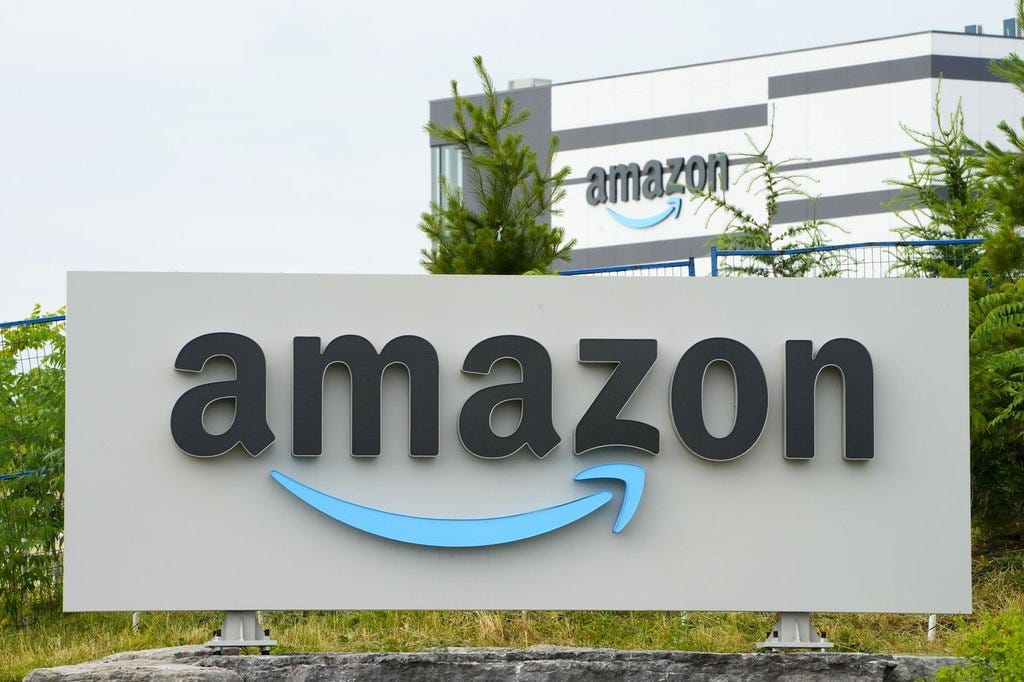 mercadonewsmag's tweet image. Is Amazon&apos;s dominance fading? Find out how it could reshape shopping for consumers and small businesses! #RetailRevolution #MarketChanges spanglishcanada.substack.com/p/is-amazons-r…