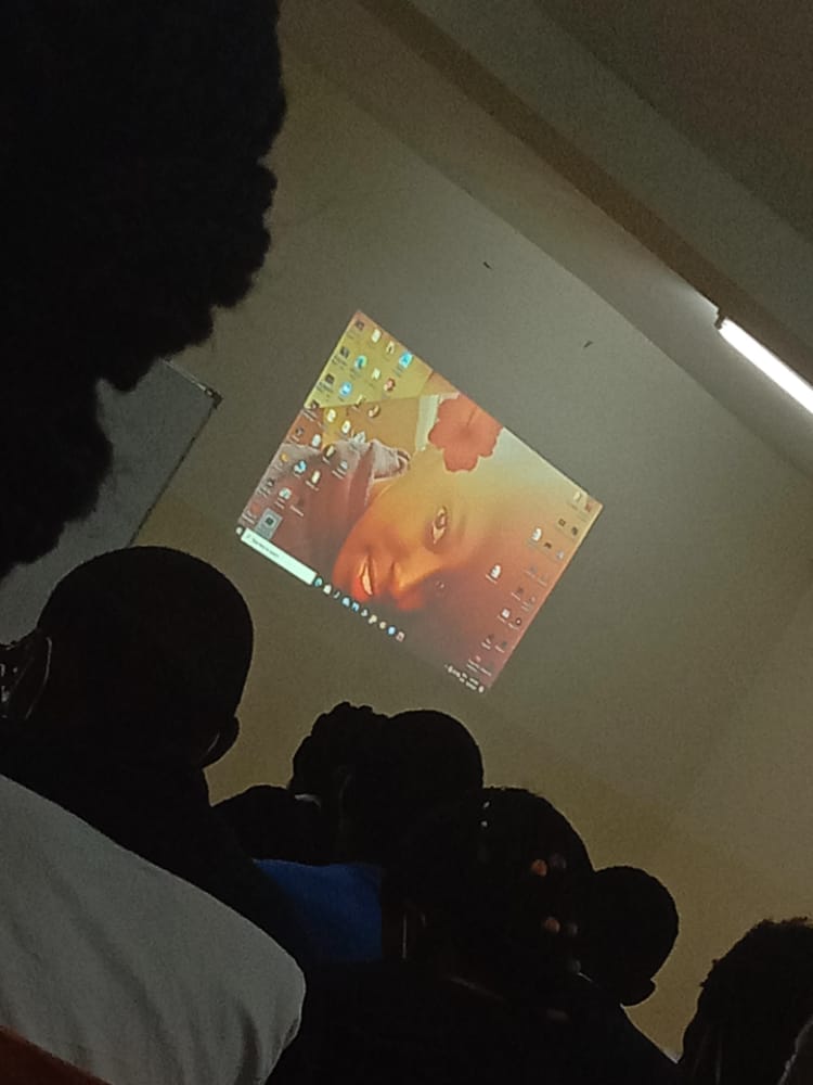 RebeccahAdson's tweet photo. Lecturer amewasha projector kumbe ameweka  class rep wallpaper https://t.co/K8OD2Q4FZi