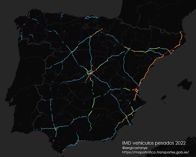 ger58056's tweet photo. Mapa de intensidad media diaria de vehículos pesados en las carreteras de España según el Ministerio. https://t.co/aVNvyksdvI