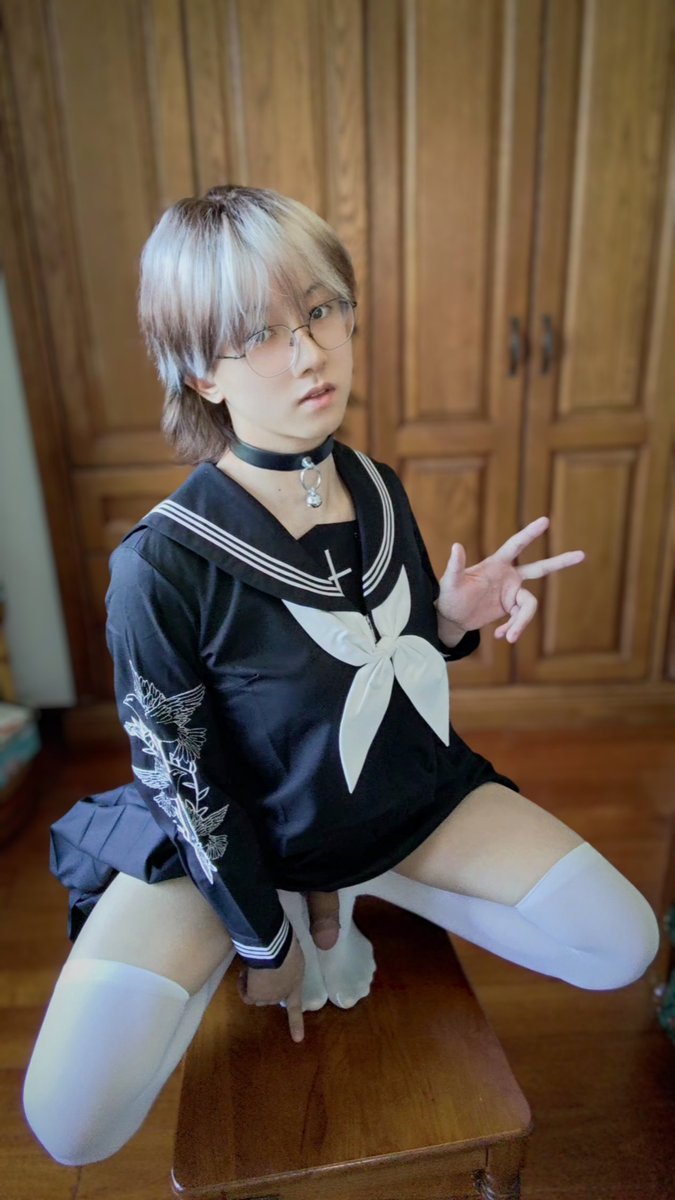 有三条腿能脚踏三条船嘛😈😈😈
#男の娘 #男娘 #伪娘 #可爱的男孩子 #femboy