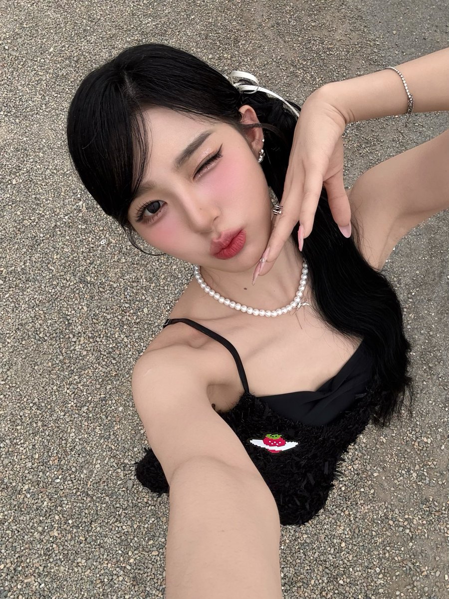 xinyurmylover's tweet photo. 250711 신위 프롬🖤

#신위 #Xinyu #周心语 #tripleS #s15 https://t.co/pXZbPKqffe