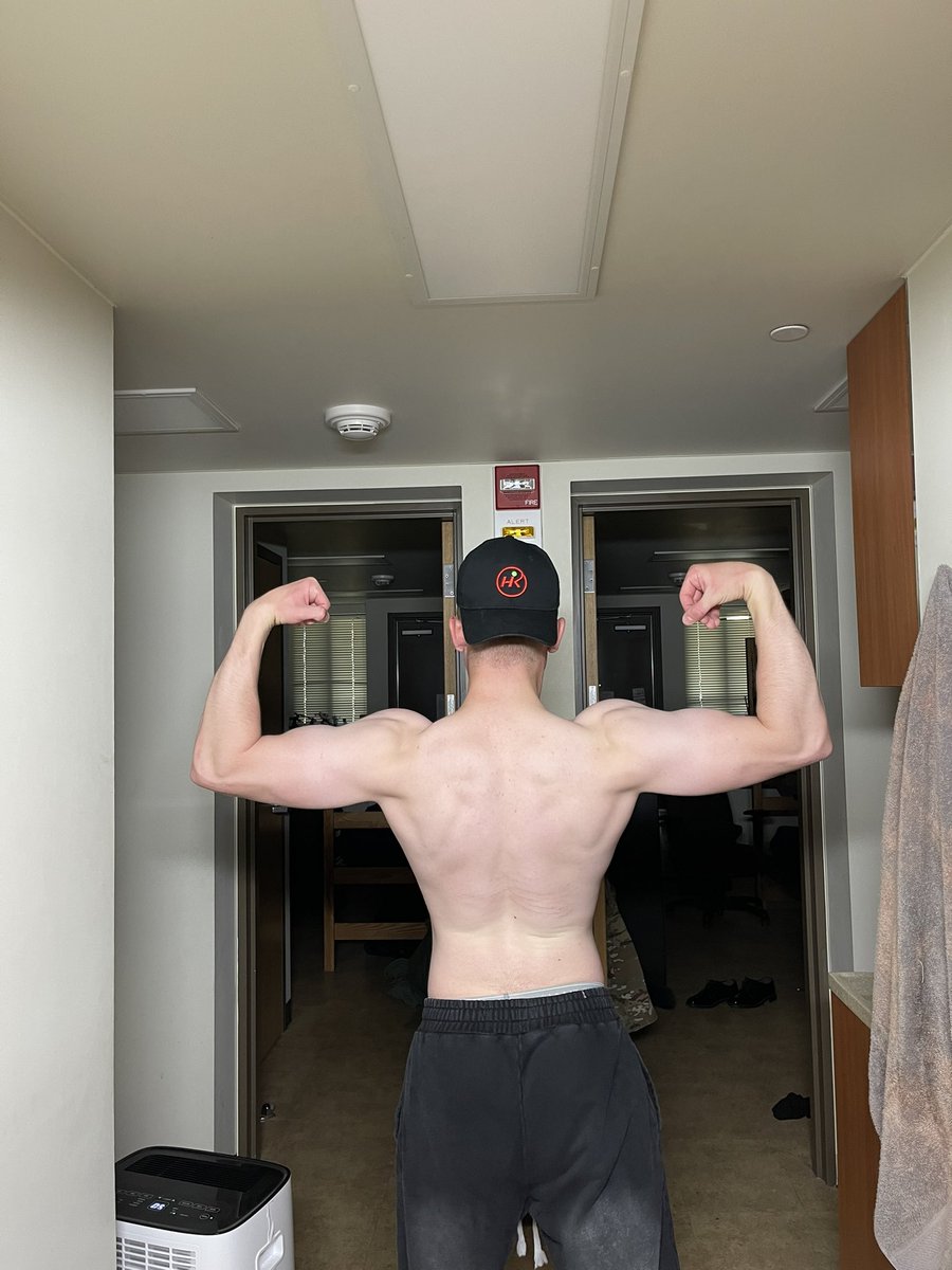 CadenHoss_'s tweet photo. 154lbs -> 175lbs https://t.co/FBTGHW7v87