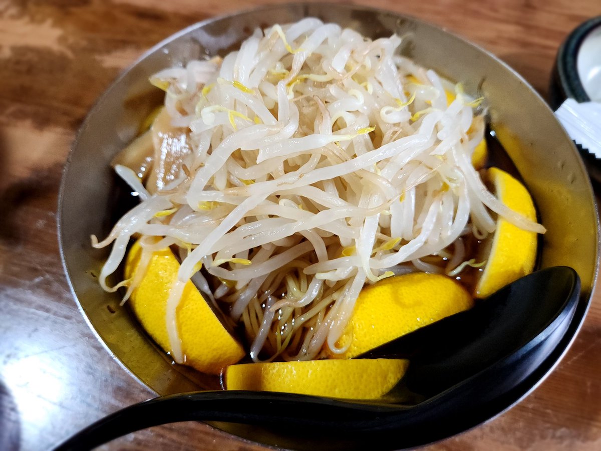 こんにちは😆

最近本当に暑くて脳みそが味噌汁になりかけてます😂

皆さんは大丈夫ですか？

この前お友達と冷たいラーメン食べてきました(๑´ڡ`๑)

冷やし担々麺と醤油レモン💡

皆さんも水分補給しっかりして体調にお気をつけください😌

#ラーメン　#冷やし担々麺
#レモン