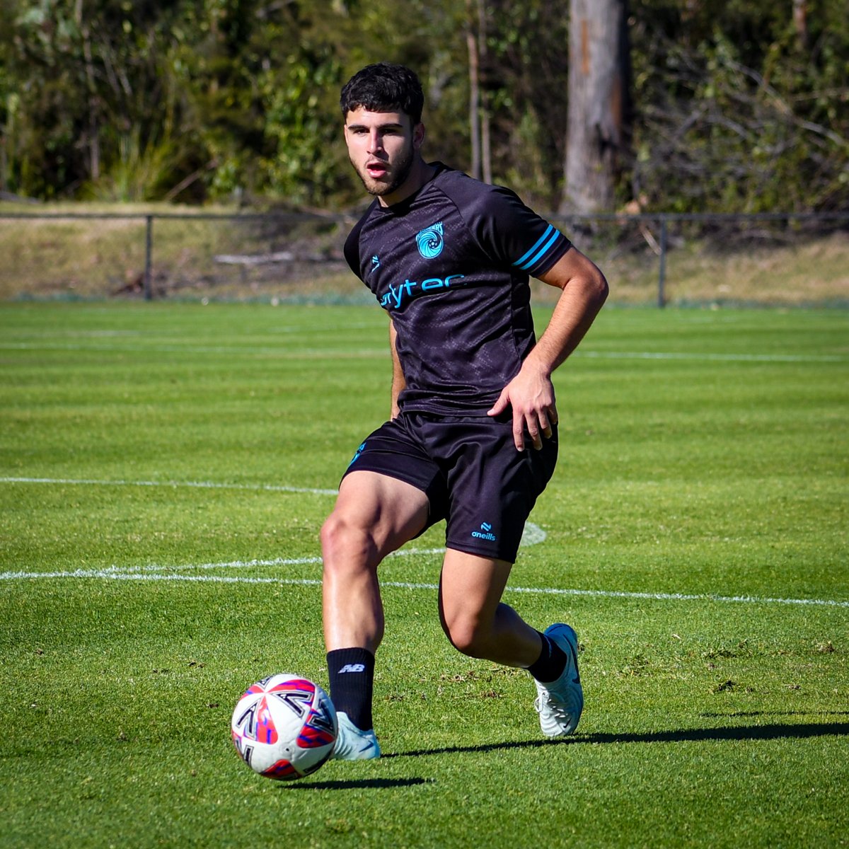 CCMariners's tweet image. Pre-Season Week One ✅
Brilliant to see our @aleaguemen team getting back to work at Mariners COE this week! 💛
Check out some of the best photos as they were put through their paces by Mark Jackson and the staff! 💪
📸 Full Gallery: bit.ly/46Bo1q1
#CCMFC