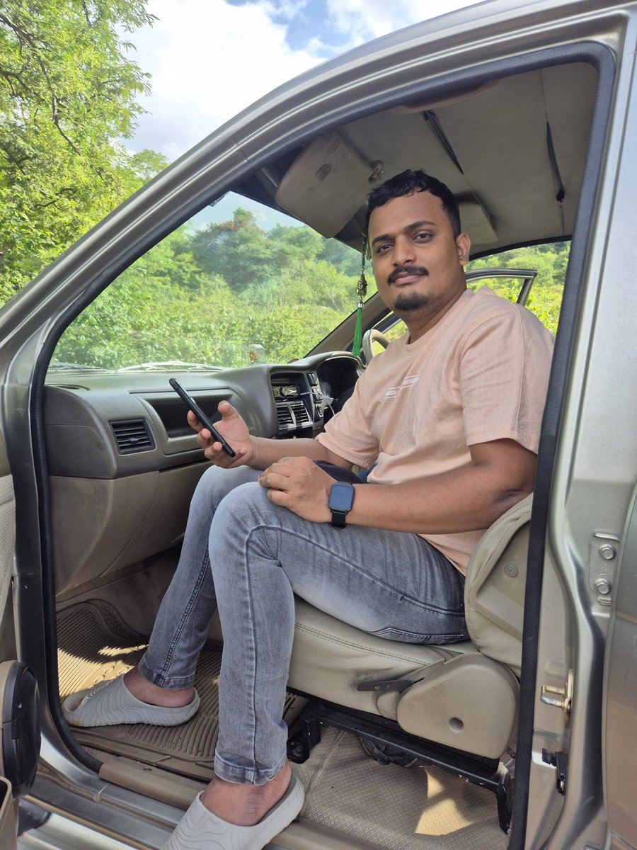 sujithselvan_'s tweet photo. Living the life with dreams to cross.. #SujithSelvan 
.
.
Follow @sujithselvan_ 😉 for more fun.
.
.
#DreamBig #TravelToYourDestiny #PowerfulThoughts #DayToRemember https://t.co/eiBLToCsAI