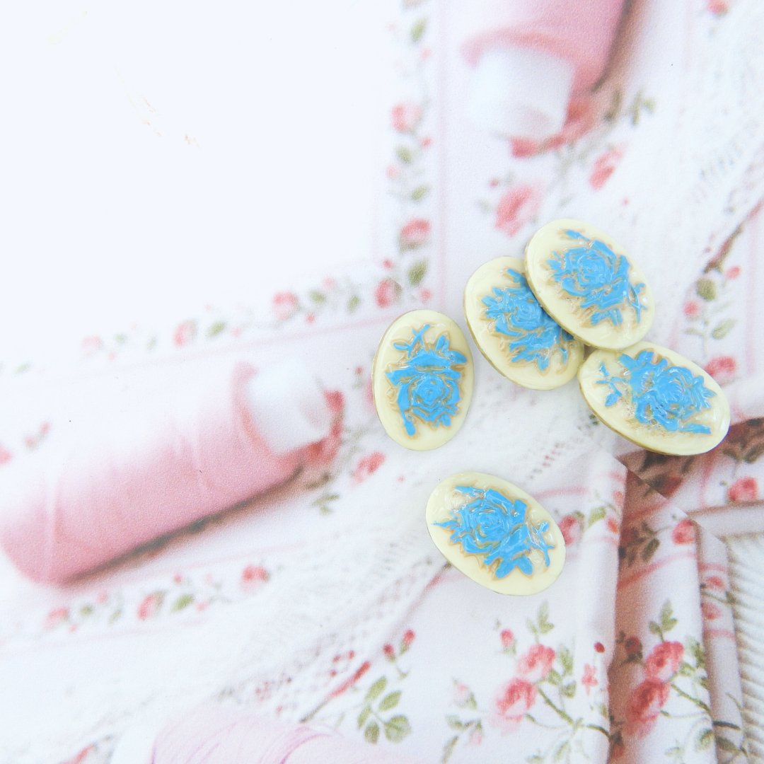 zazavintageboho's tweet image. #fancybuttons #madeincanada #decorativebuttons #shopcrafty zazaofcanada.com