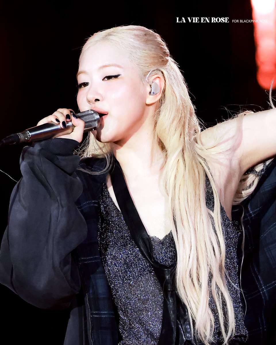 라비앙로제 (@lavieenrose_dot) on Twitter photo 250705 Deadline in Goyang
#블랙핑크 #로제 #ロゼ
#BLACKPINK #ROSÉ
<a href="/numberoneHQ/">numberoneHQ</a>
<a href="/BLACKPINK/">BLACKPINKOFFICIAL</a> 250705 Deadline in Goyang
#블랙핑크 #로제 #ロゼ
#BLACKPINK #ROSÉ
<a href="/numberoneHQ/">numberoneHQ</a>
<a href="/BLACKPINK/">BLACKPINKOFFICIAL</a>