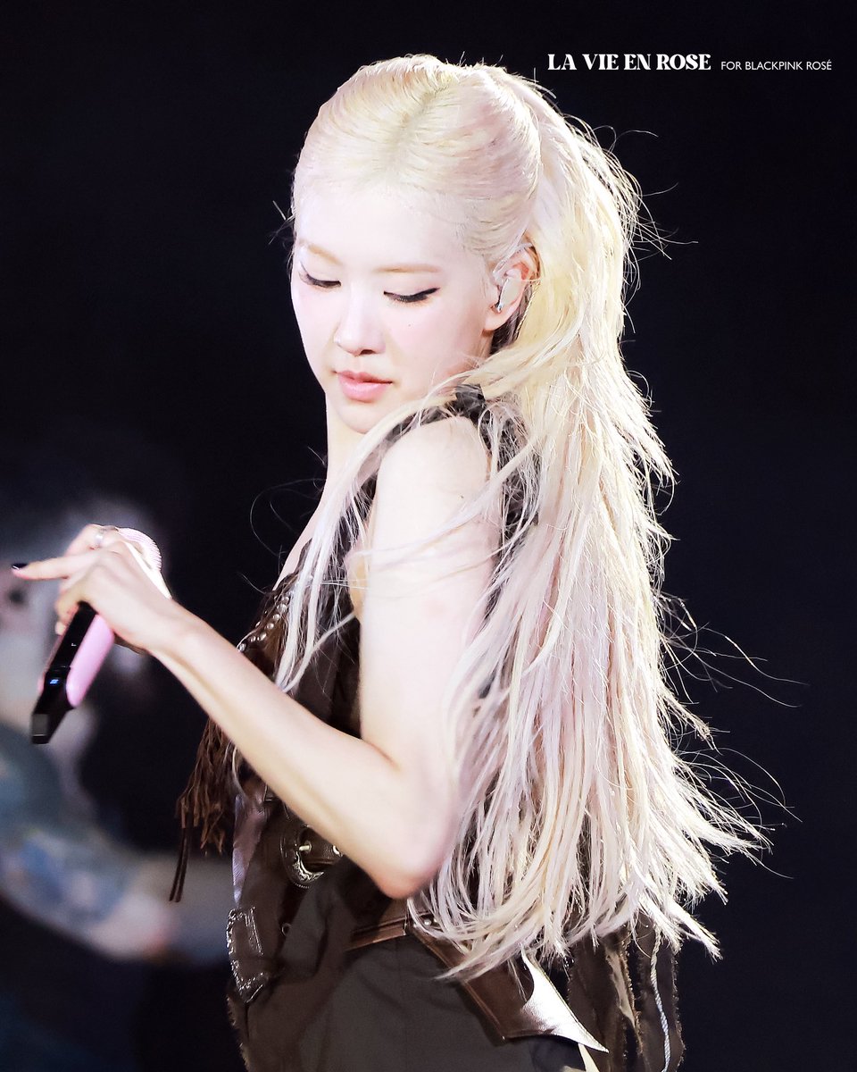 라비앙로제 (@lavieenrose_dot) on Twitter photo 250705 Deadline in Goyang
#블랙핑크 #로제 #ロゼ
#BLACKPINK #ROSÉ
<a href="/numberoneHQ/">numberoneHQ</a>
<a href="/BLACKPINK/">BLACKPINKOFFICIAL</a> 250705 Deadline in Goyang
#블랙핑크 #로제 #ロゼ
#BLACKPINK #ROSÉ
<a href="/numberoneHQ/">numberoneHQ</a>
<a href="/BLACKPINK/">BLACKPINKOFFICIAL</a>