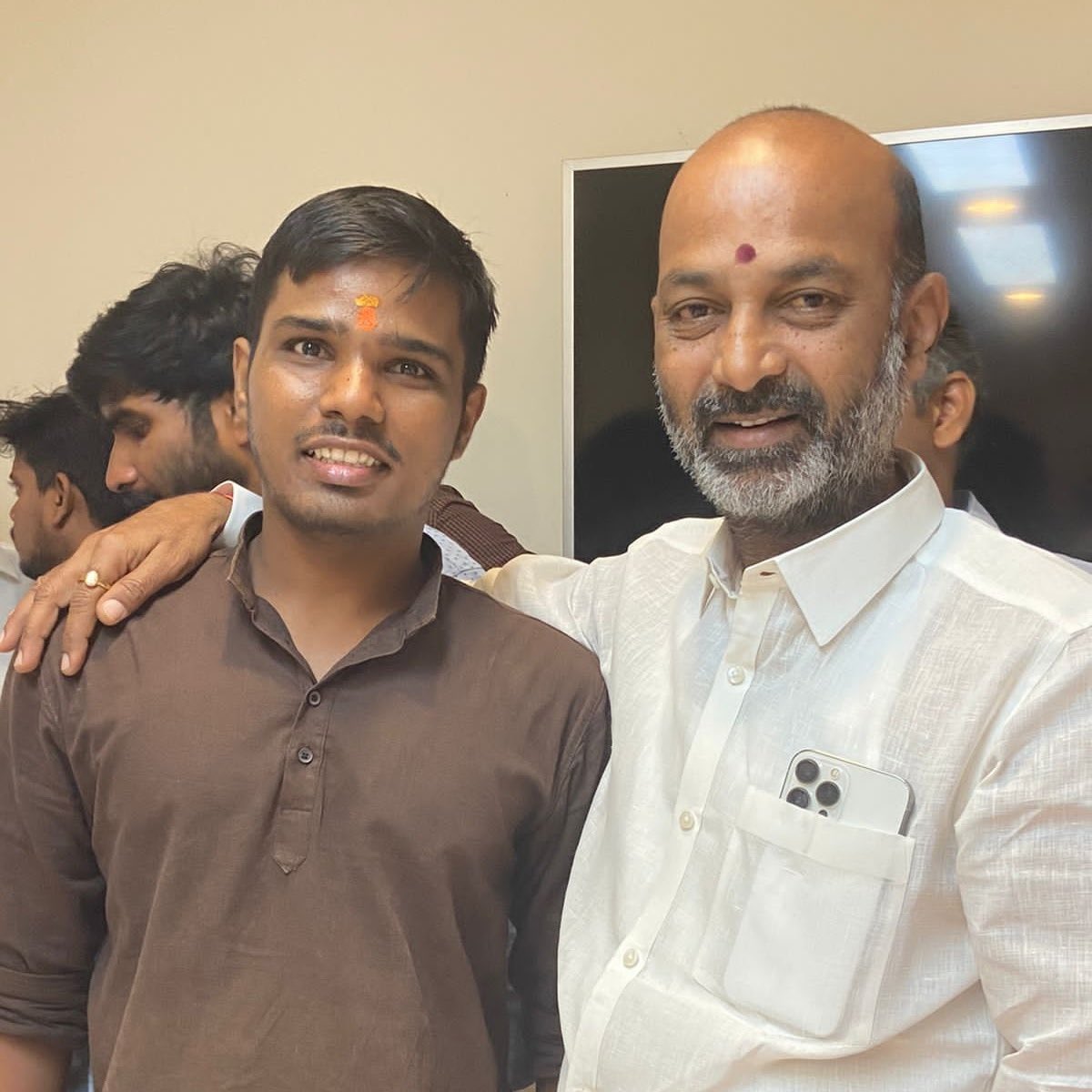 తెలంగాణలో బీజేపీ పార్టీ కార్యకర్తల ఇష్టమైన మా కాషాయ దళపతి సంజయ్ అన్నకి జన్మదిన శుభాకాంక్షలు.

<a href="/bandisanjay_bjp/">Bandi Sanjay Kumar</a> 

 #HBDBandiSanjay