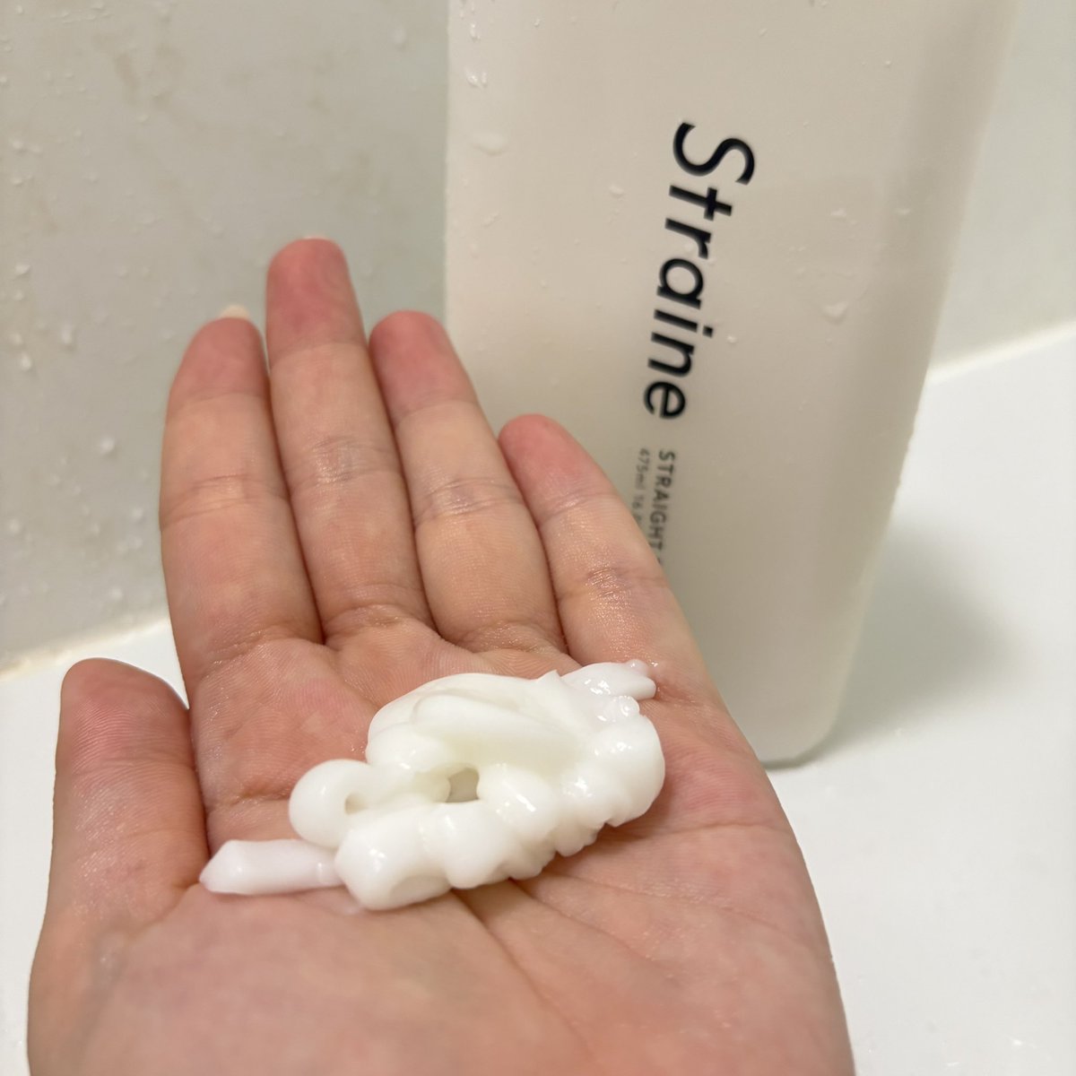 straine
ストレートシャンプー&amp;トリートメント

髪の内側の構造に着目し、処方を科学的に研究👀
髪の構造を深く理解したアプローチから誕生🤍

シャンプーは泡立ちがよく、すっきりした洗い上がり✨
トリートメントはしっとりさらさら仕上がり✨

乾かすと髪がストンとサラサラで触り心地が良い🥰

↓
