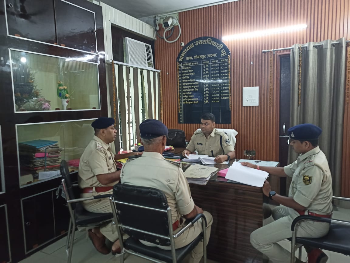 Patna Police (@patnapolice24x7) on Twitter photo рдЖрдЬ рджрд┐рдирд╛рдВрдХ 11.07.25 рдХреЛ рд╢реНрд░реА рджреАрдкрдХ рдХреБрдорд╛рд░, рдЕрдиреБрдордВрдбрд▓ рдкреБрд▓рд┐рд╕ рдкрджрд╛рдзрд┐рдХрд╛рд░реА-02, рдлреБрд▓рд╡рд╛рд░реАрд╢рд░реАрдл рдкрдЯрдирд╛ рджреНрд╡рд╛рд░рд╛ #рдиреМрдмрддрдкреБрд░ рдерд╛рдирд╛ рдХреЗ рдЕрдиреБрд╕рдВрдзрд╛рди рдкрджрд╛рдзрд┐рдХрд╛рд░рд┐рдпреЛрдВ рдХреЗ рд╕рд╛рде рдХрд╛рдВрдбреЛрдВ рдХреА рд╢реАрд░реНрд╖рд╡рд╛рд░ рд╕рдореАрдХреНрд╖рд╛ рдХреА рдЧрдИред
рдЬрд┐рд╕рдореЗрдВ рдирд┐рдХрдЯ рд╕рдордп рдореЗрдВ рдкреНрд░рддрд┐рд╡реЗрджрд┐рдд рддрдерд╛ рдкреВрд░реНрд╡ рд╕реЗ рд▓рдВрдмрд┐рдд рдХрд╛рдВрдбреЛрдВ рдХреЗ рдЕрдиреБрд╕рдВрдзрд╛рди рдХреА рдкреНрд░рдЧрддрд┐ рдХреА рд╕рдореАрдХреНрд╖рд╛ рдХреА рдЧрдИ рдФрд░ рд╕рд╕рдордп рдЖрдЬ рджрд┐рдирд╛рдВрдХ 11.07.25 рдХреЛ рд╢реНрд░реА рджреАрдкрдХ рдХреБрдорд╛рд░, рдЕрдиреБрдордВрдбрд▓ рдкреБрд▓рд┐рд╕ рдкрджрд╛рдзрд┐рдХрд╛рд░реА-02, рдлреБрд▓рд╡рд╛рд░реАрд╢рд░реАрдл рдкрдЯрдирд╛ рджреНрд╡рд╛рд░рд╛ #рдиреМрдмрддрдкреБрд░ рдерд╛рдирд╛ рдХреЗ рдЕрдиреБрд╕рдВрдзрд╛рди рдкрджрд╛рдзрд┐рдХрд╛рд░рд┐рдпреЛрдВ рдХреЗ рд╕рд╛рде рдХрд╛рдВрдбреЛрдВ рдХреА рд╢реАрд░реНрд╖рд╡рд╛рд░ рд╕рдореАрдХреНрд╖рд╛ рдХреА рдЧрдИред
рдЬрд┐рд╕рдореЗрдВ рдирд┐рдХрдЯ рд╕рдордп рдореЗрдВ рдкреНрд░рддрд┐рд╡реЗрджрд┐рдд рддрдерд╛ рдкреВрд░реНрд╡ рд╕реЗ рд▓рдВрдмрд┐рдд рдХрд╛рдВрдбреЛрдВ рдХреЗ рдЕрдиреБрд╕рдВрдзрд╛рди рдХреА рдкреНрд░рдЧрддрд┐ рдХреА рд╕рдореАрдХреНрд╖рд╛ рдХреА рдЧрдИ рдФрд░ рд╕рд╕рдордп
