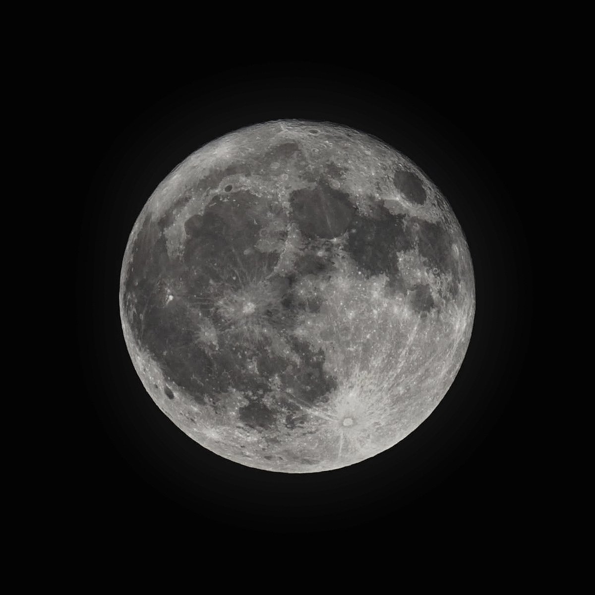 feezy_feez's tweet image. Tonight's Full Moon, otherwise known as the July "Buck Moon". It's been a while since I've been able to capture such a clear photo of the Moon, so I'm feeling rather fulfilled.
📷: Seestar S50